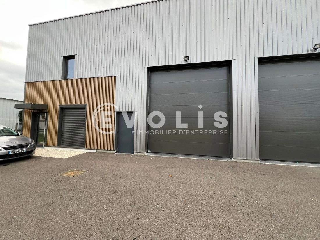 Photo 1 – location Entrepôts / activités	CHASSIEU (69680)