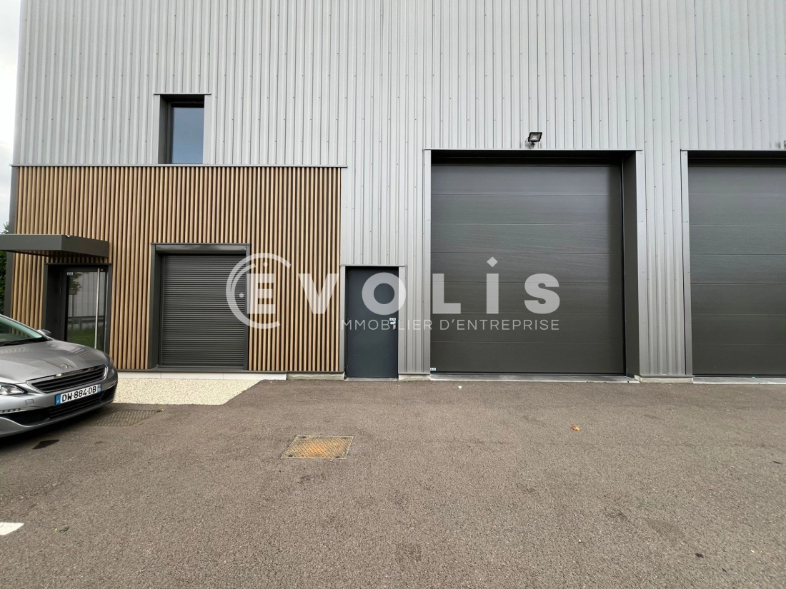 Photo 2 – location Entrepôts / activités	CHASSIEU (69680)