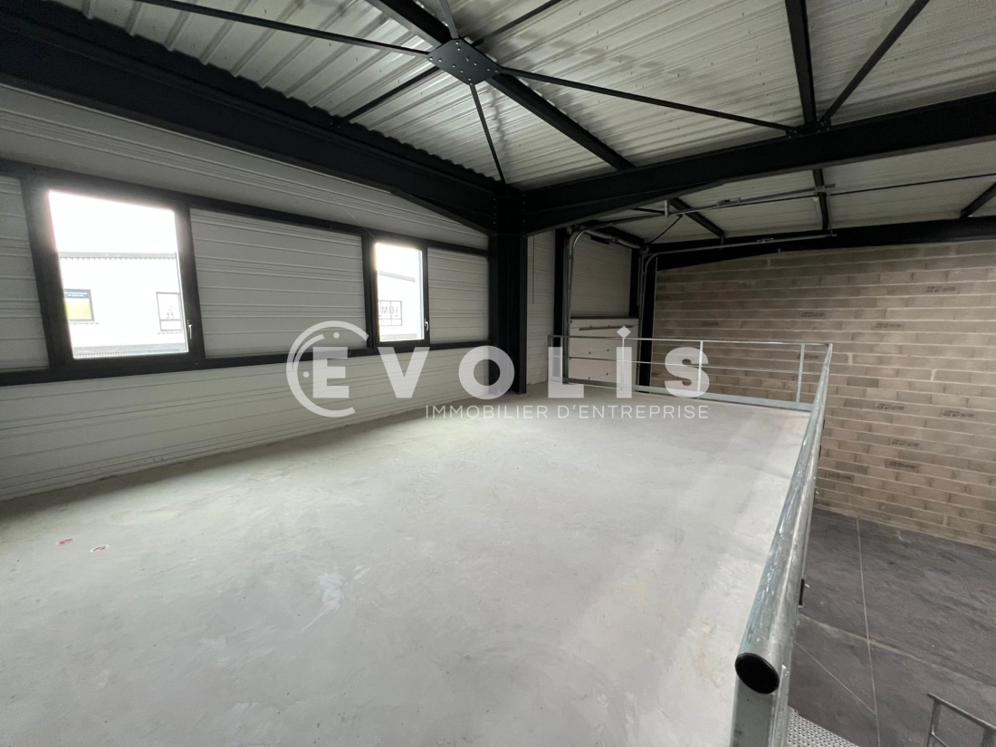 Photo 8 – location Entrepôts / activités	CHASSIEU (69680)