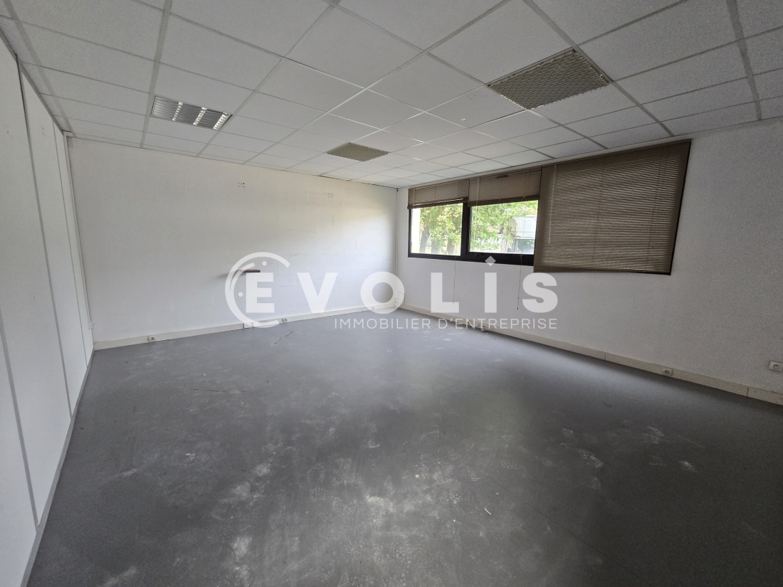 Photo 5 – location Entrepôts / activités	VILLEJUST (91140)
