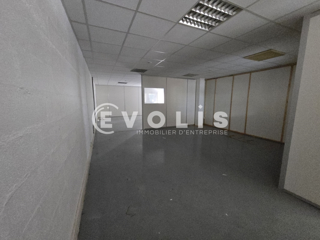 Photo 8 – location Entrepôts / activités	VILLEJUST (91140)