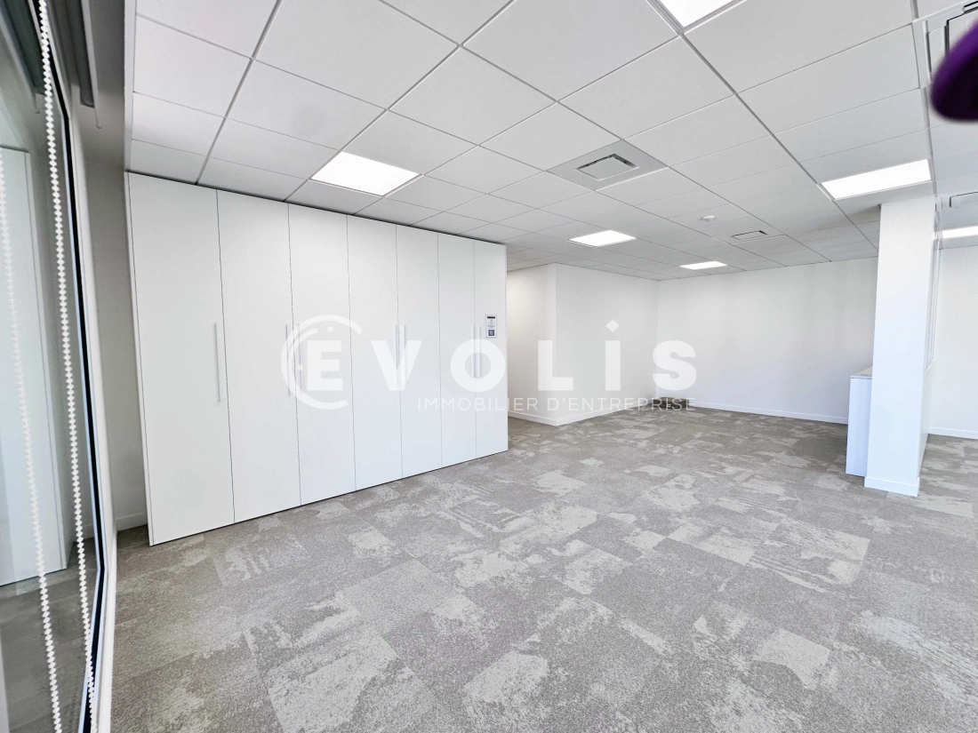Photo 1 – vente bureaux	SERRIS (77700)