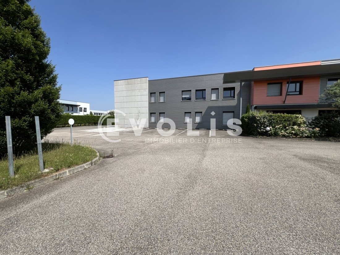 Photo 2 – vente Entrepôts / activités	SAINT PRIEST (69800)