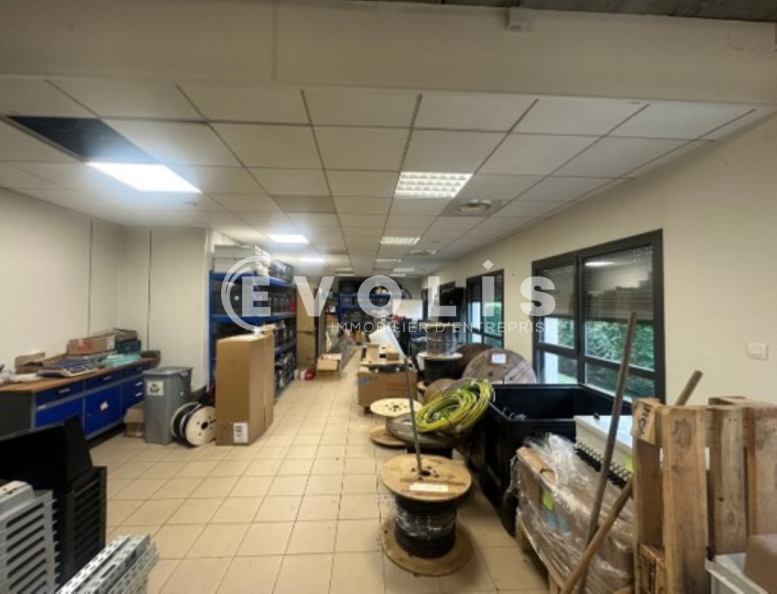 Photo 4 – location Entrepôts / activités	SAINT PRIEST (69800)