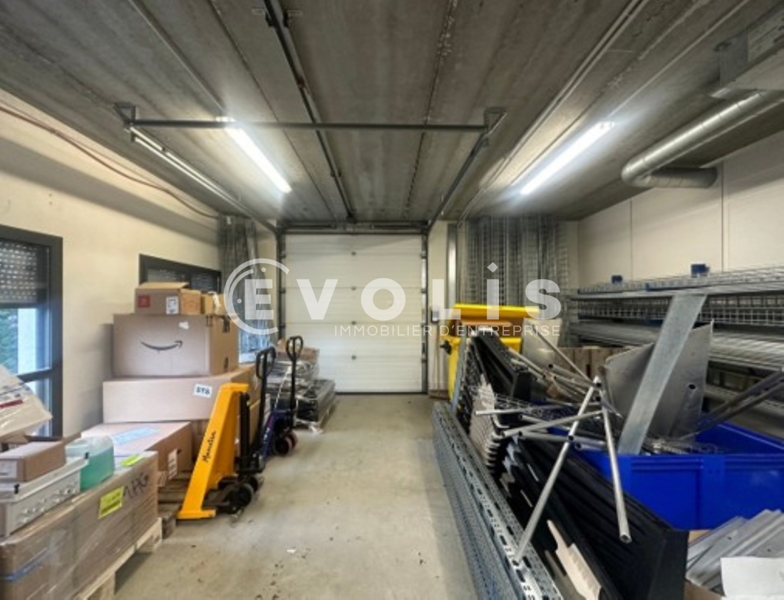 Photo 5 – location Entrepôts / activités	SAINT PRIEST (69800)