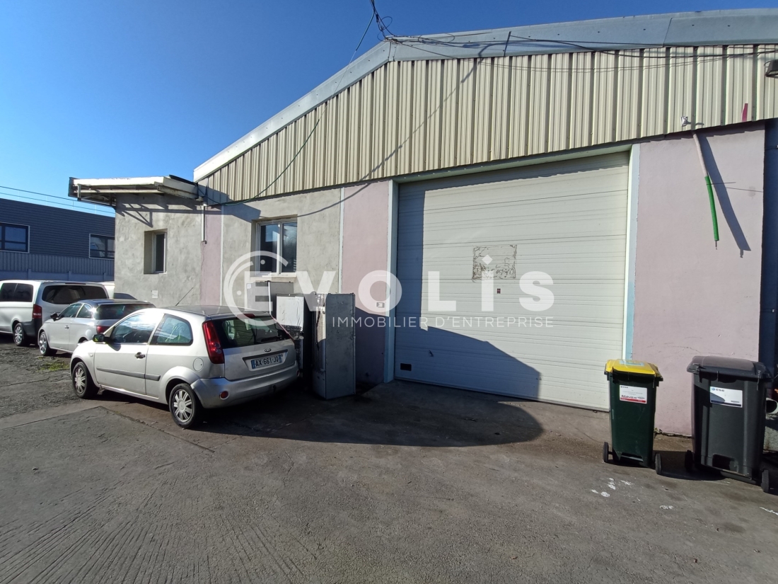 Photo 1 – location Entrepôts / activités	VENISSIEUX (69200)