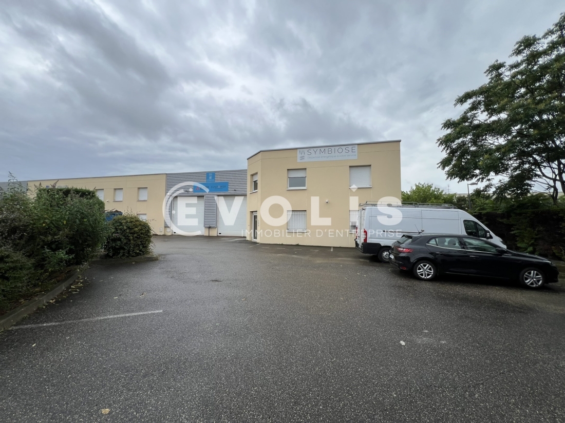 Photo 2 – location Entrepôts / activités	VENISSIEUX (69200)