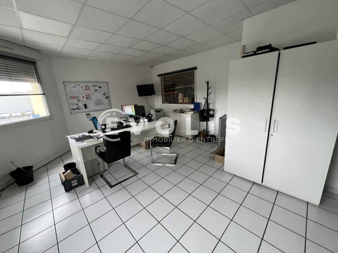 Photo 11 – location Entrepôts / activités	VENISSIEUX (69200)