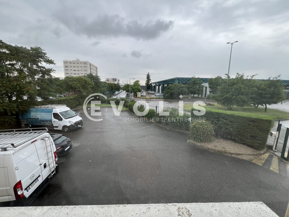 Photo 5 – location Entrepôts / activités	VENISSIEUX (69200)