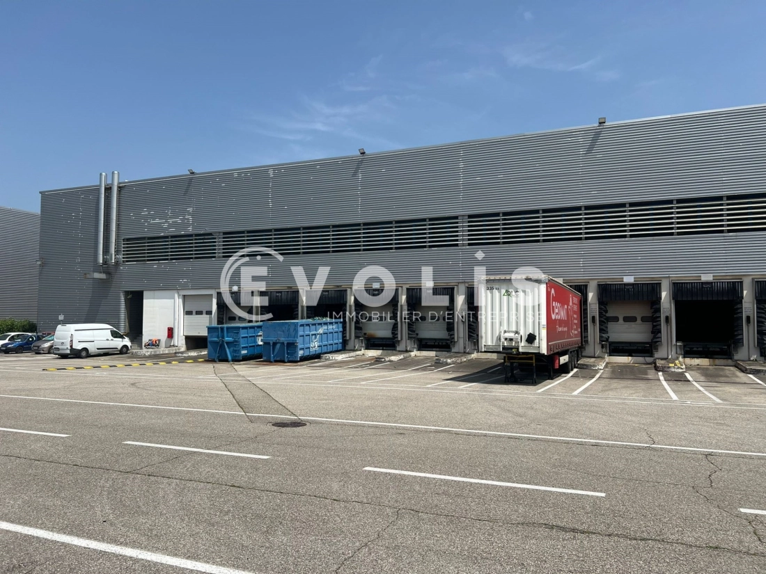 Photo 11 – location Entrepôts / activités	VAULX MILIEU (38090)