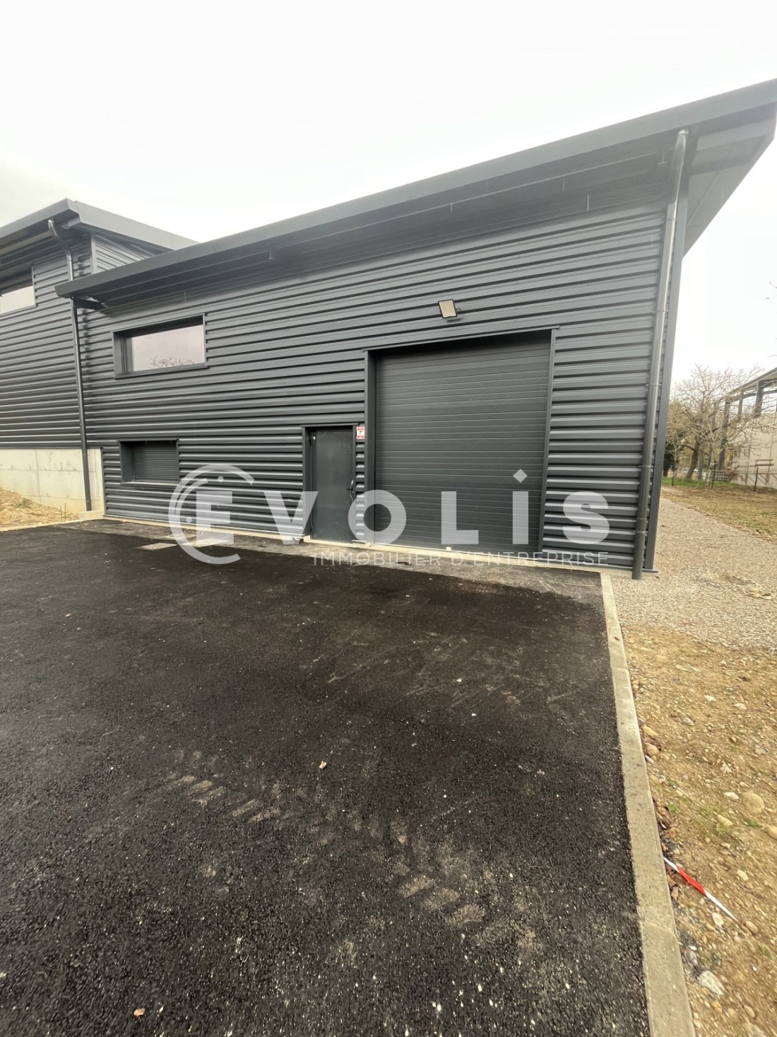 Photo 3 – location Entrepôts / activités	REAUMONT (38140)