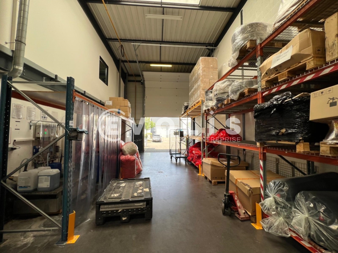 Photo 3 – vente Entrepôts / activités	SAINT PRIEST (69800)