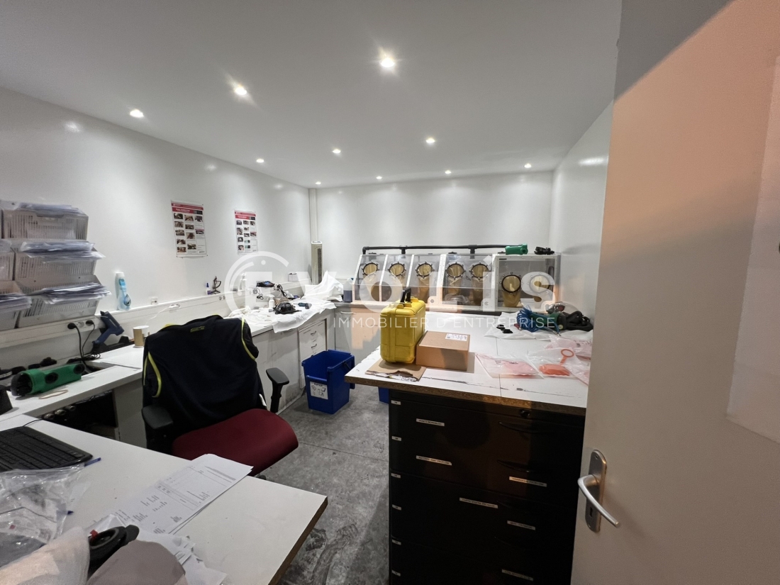 Photo 11 – location Entrepôts / activités	VAULX EN VELIN (69120)
