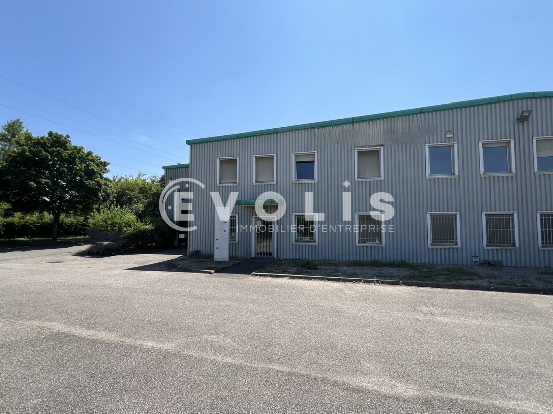 Photo 1 – location Entrepôts / activités	VAULX EN VELIN (69120)