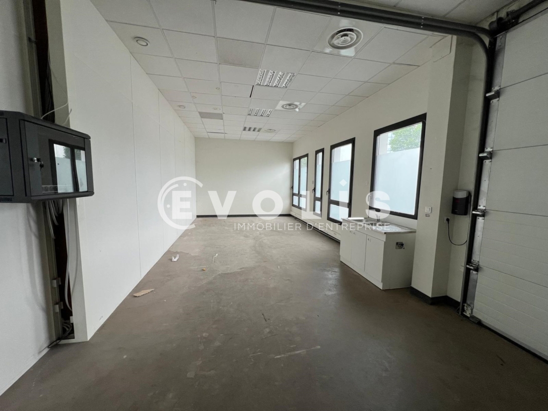 Photo 3 – location bureaux	ST PRIEST (69800)