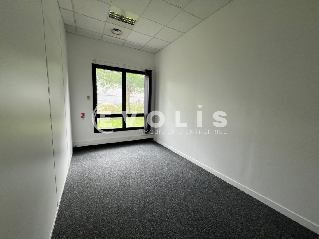 Photo 7 – location bureaux	ST PRIEST (69800)