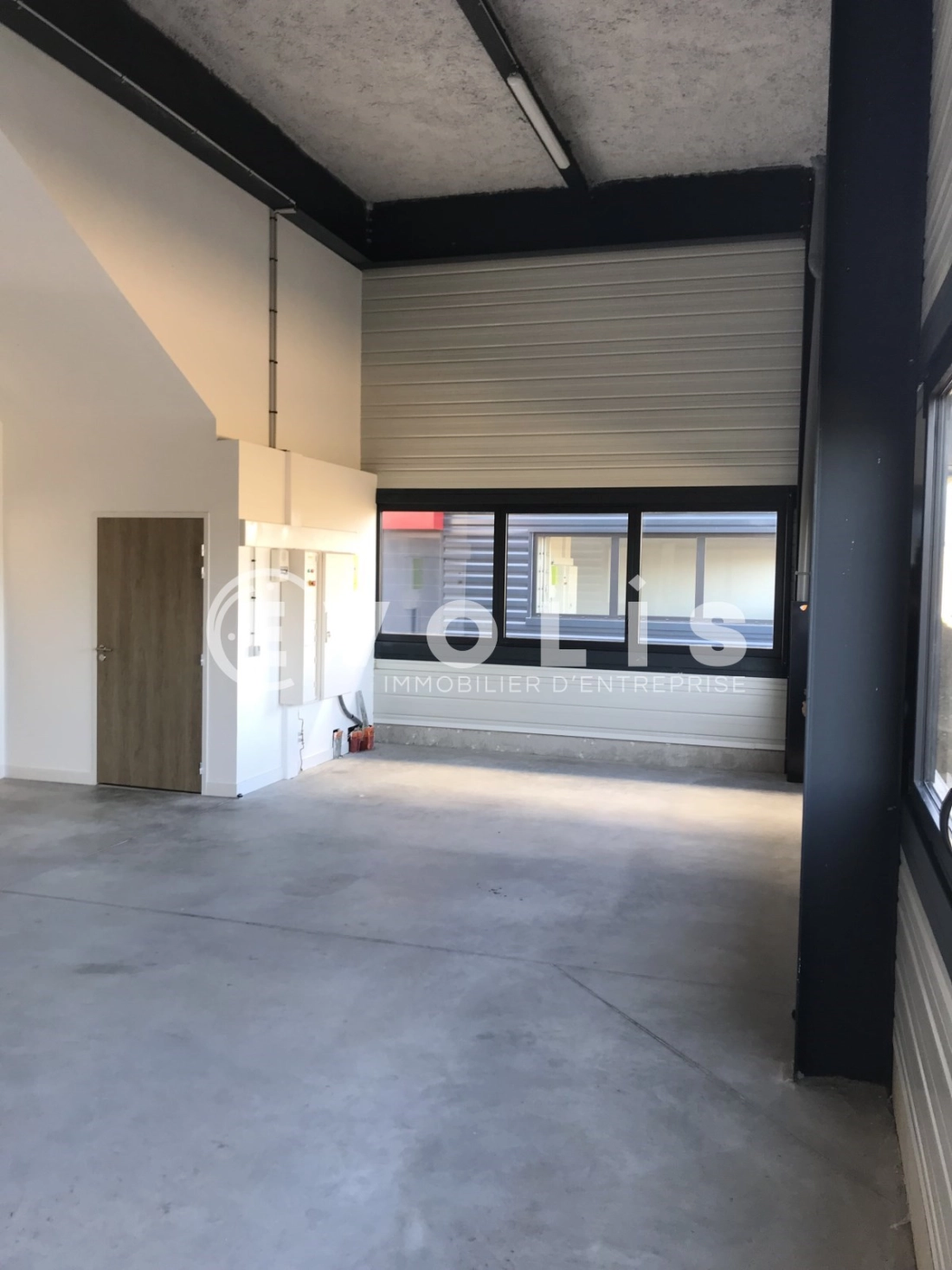 Photo 2 – location Entrepôts / activités	CHANTELOUP EN BRIE (77600)
