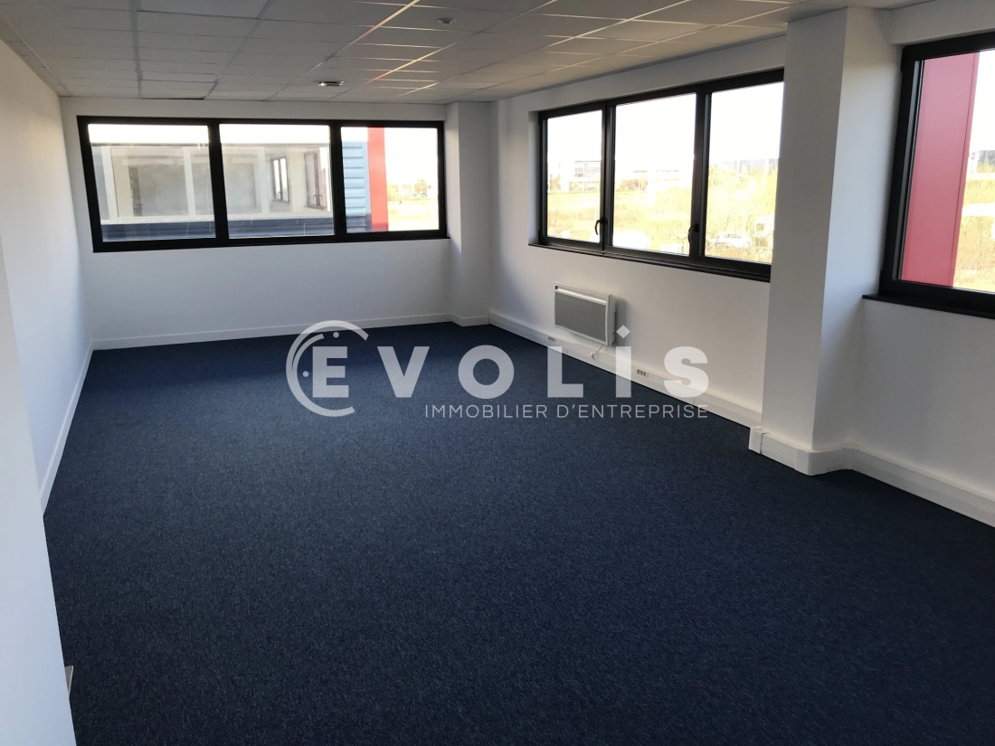 Photo 4 – location Entrepôts / activités	CHANTELOUP EN BRIE (77600)