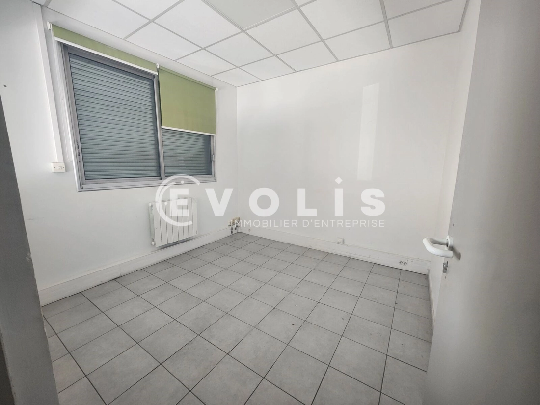 Photo 6 – location Entrepôts / activités	BRON (69500)