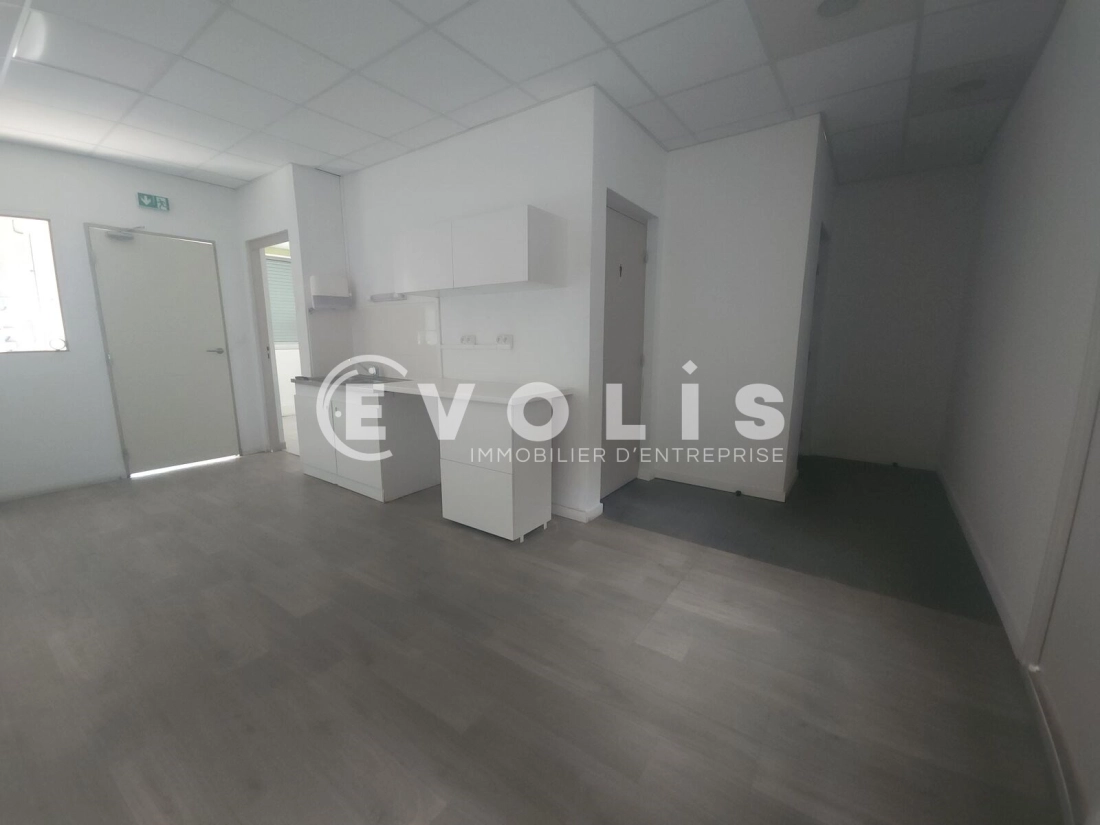 Photo 9 – location Entrepôts / activités	BRON (69500)