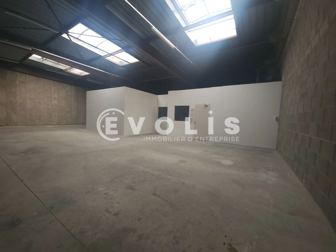 Photo 12 – location Entrepôts / activités	BRON (69500)