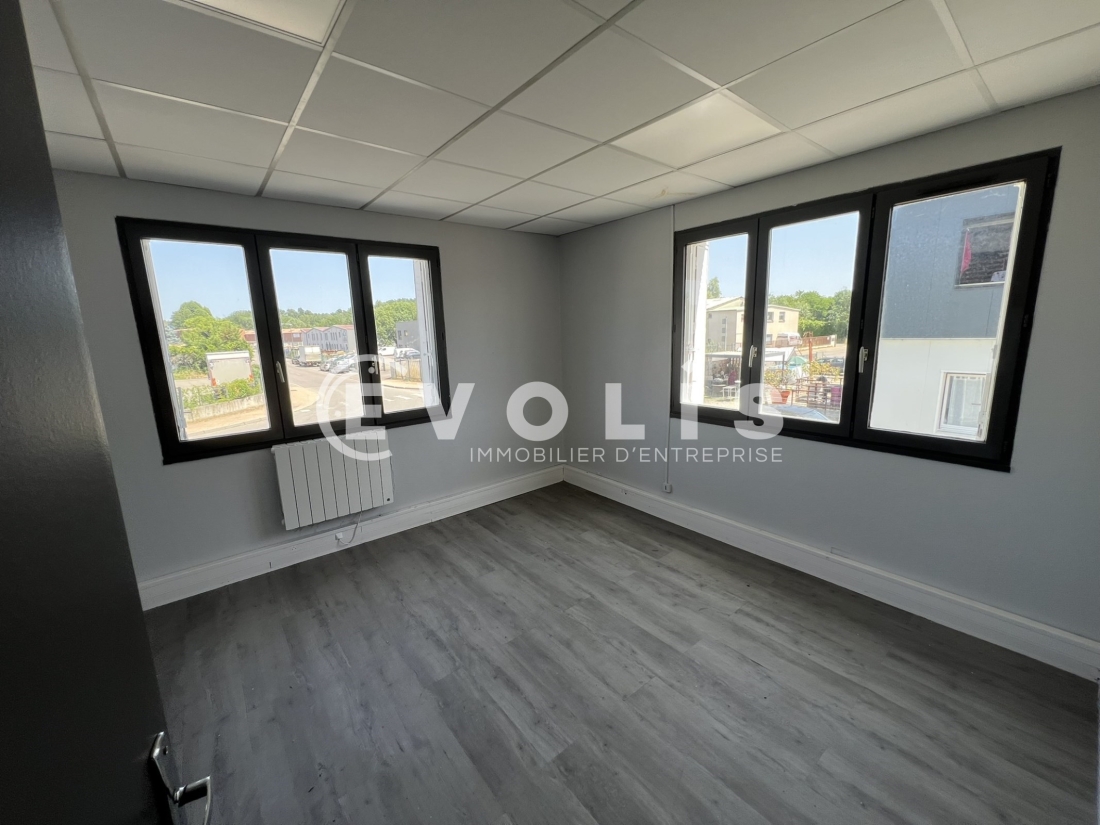 Photo 14 – location Entrepôts / activités	SAINT SYMPHORIEN D'OZON (69360)