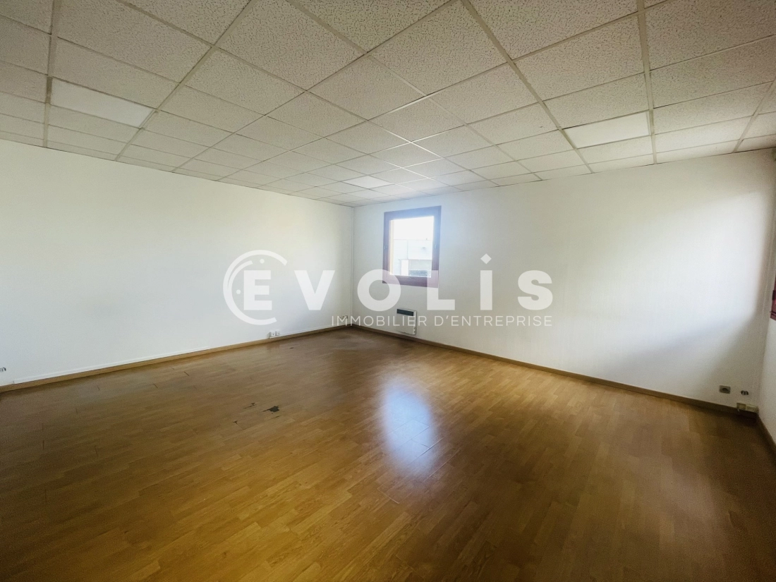 Photo 4 – location Entrepôts / activités	PONTAULT COMBAULT (77340)