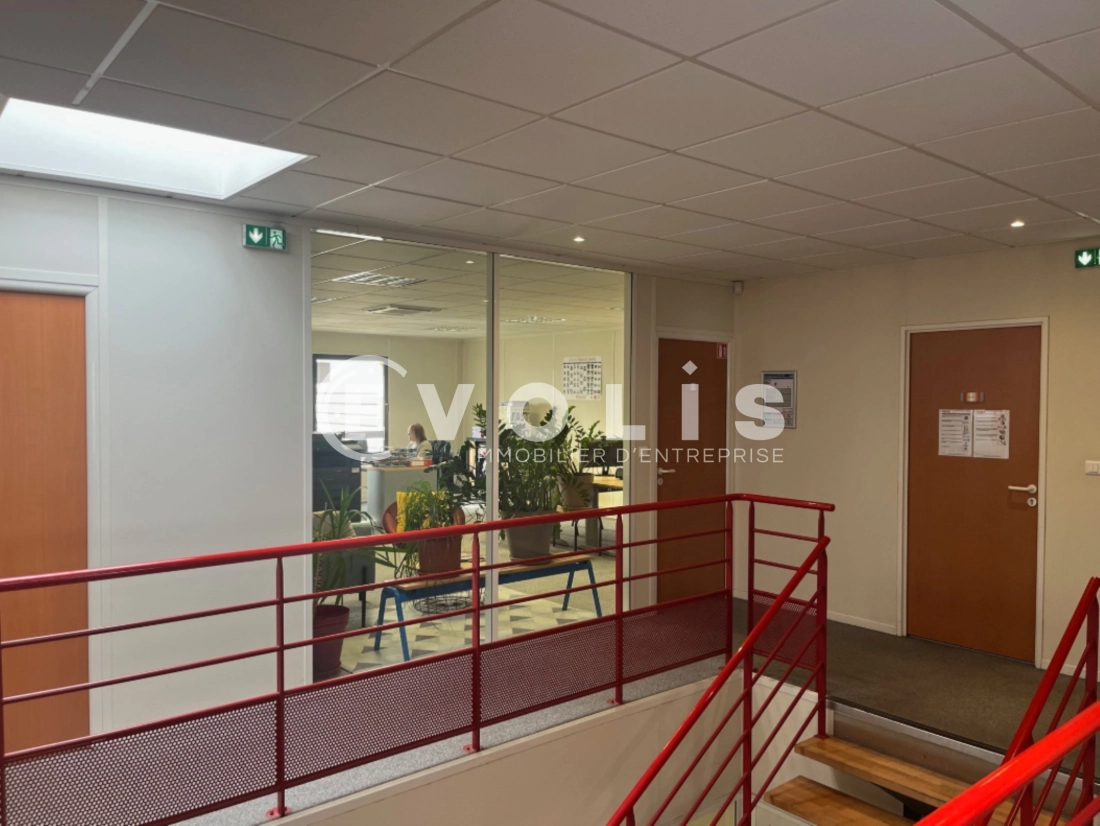 Photo 4 – location Entrepôts / activités	ARNAS (69400)