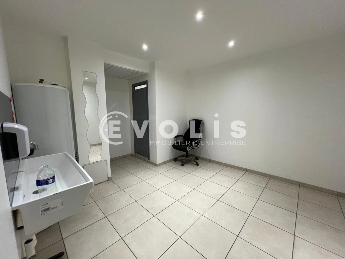 Photo 10 – location Entrepôts / activités	GRIGNY (69520)