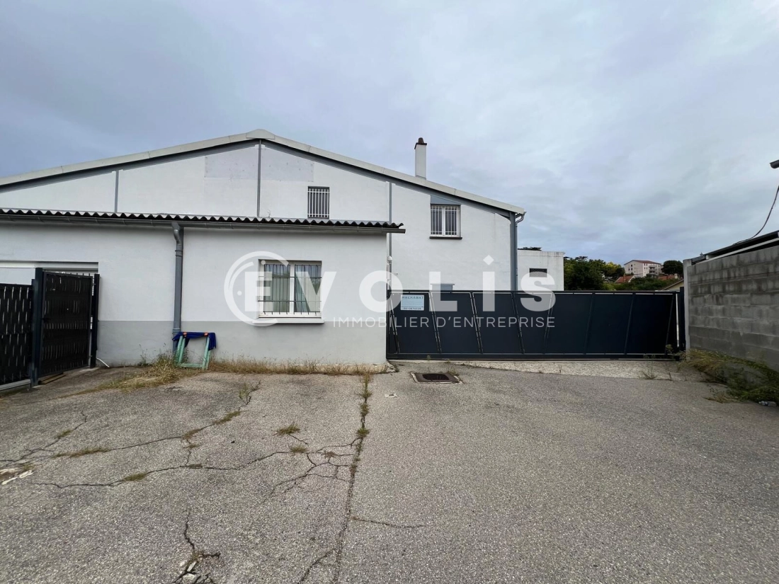 Photo 1 – location Entrepôts / activités	GRIGNY (69520)