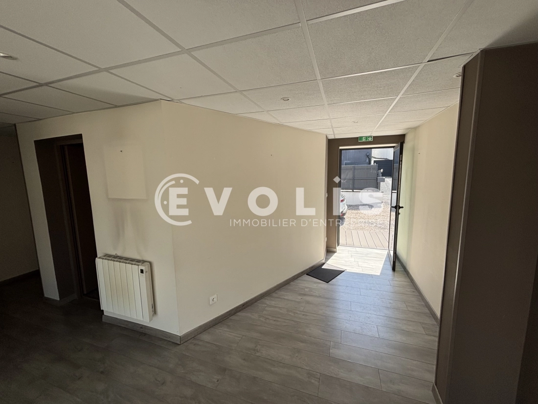 Photo 2 – location Locaux commerciaux	PONT DE METZ (80480)