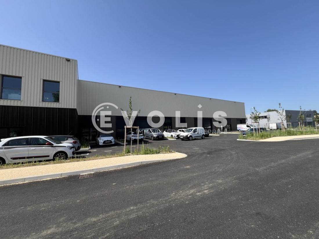 Photo 2 – vente Entrepôts / activités	RILLIEUX LA PAPE (69140)