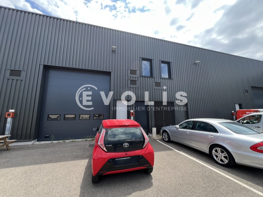 Photo 1 – location Entrepôts / activités	GENAS (69740)