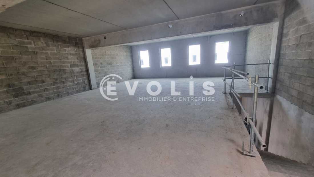 Photo 3 – vente Entrepôts / activités	SERRIS (77700)