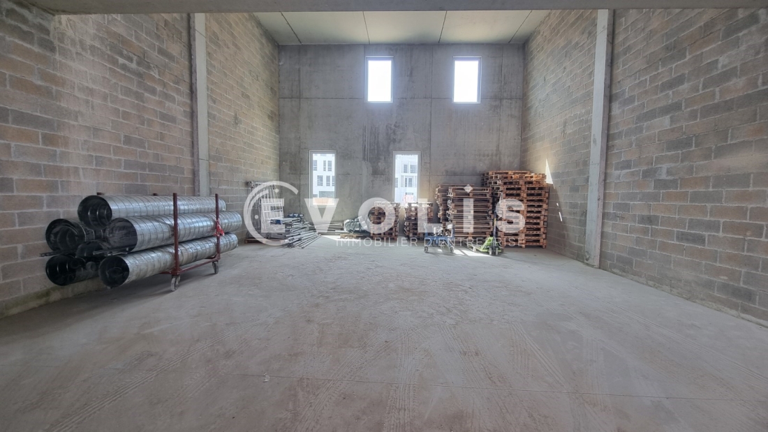 Photo 1 – vente Entrepôts / activités	SERRIS (77700)