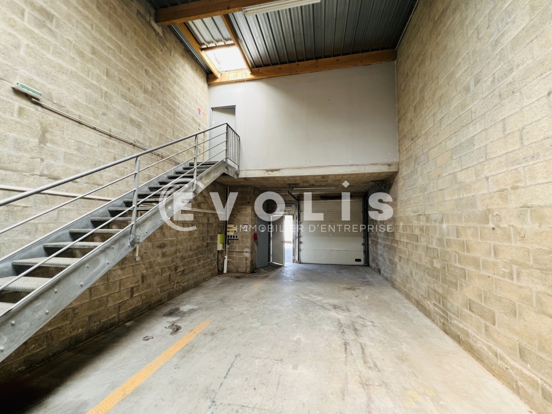 Photo 2 – location Entrepôts / activités	OZOIR LA FERRIERE (77330)