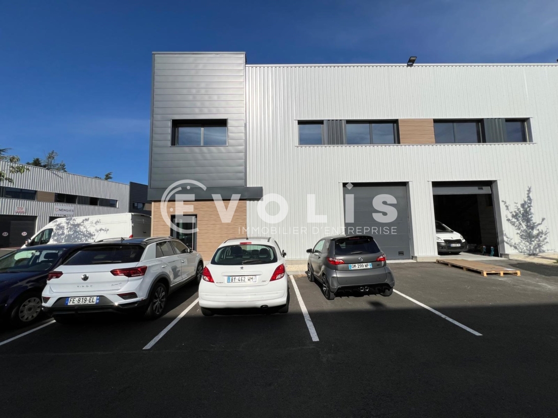 Photo 2 – location Entrepôts / activités	LA TOUR DE SALVAGNY (69890)