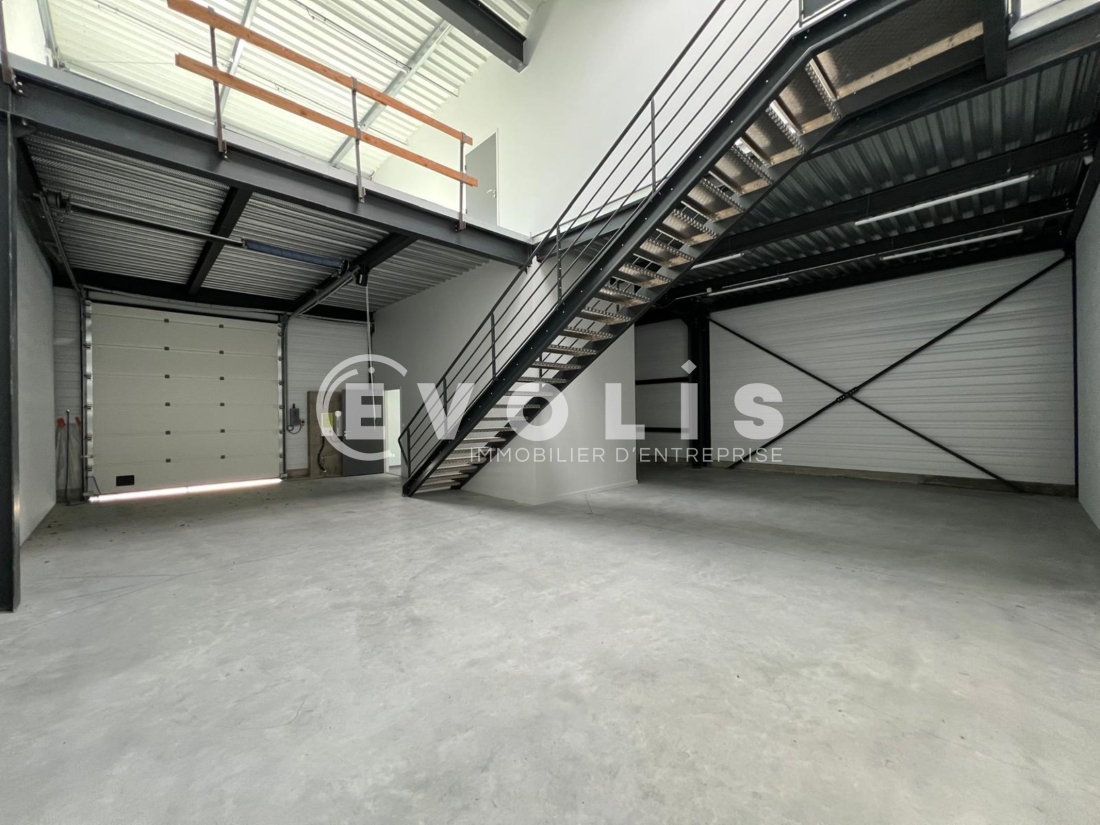 Photo 4 – location Entrepôts / activités	LA TOUR DE SALVAGNY (69890)