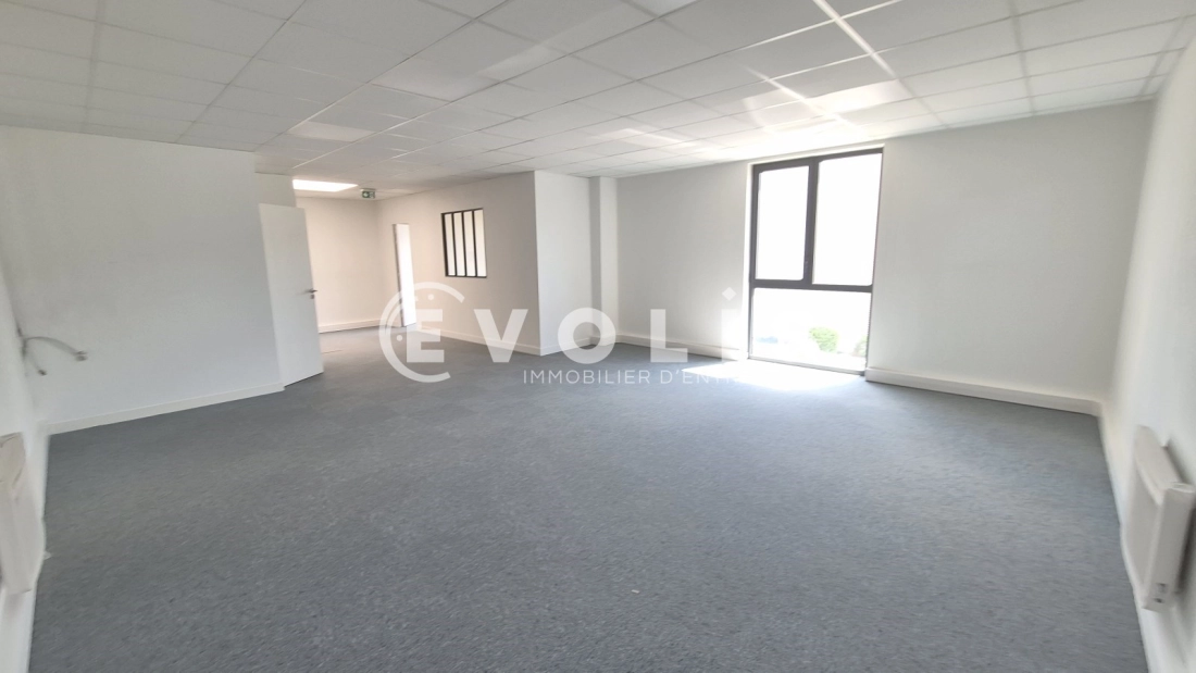 Photo 3 – location Entrepôts / activités	BUSSY SAINT GEORGES (77600)