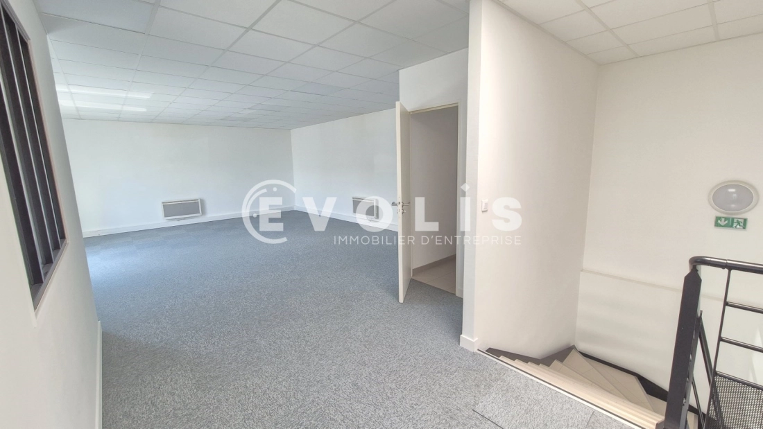 Photo 4 – location Entrepôts / activités	BUSSY SAINT GEORGES (77600)