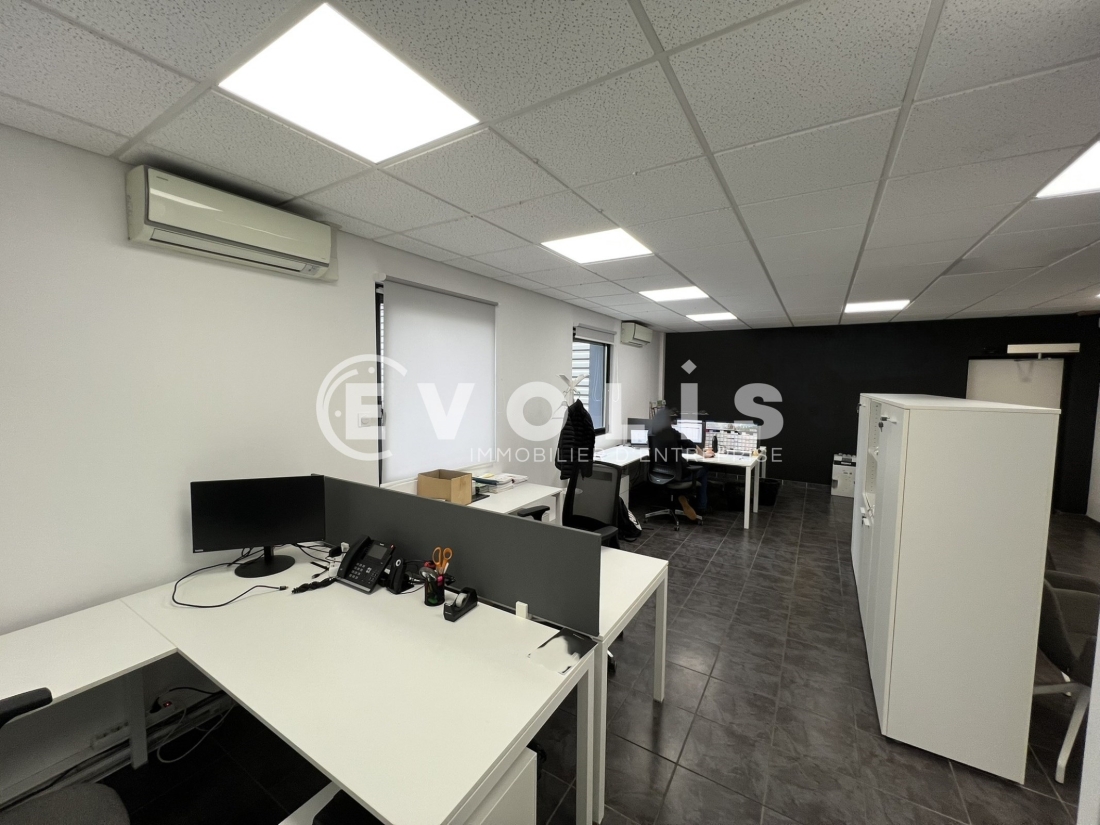 Photo 8 – location Entrepôts / activités	SAINT PRIEST (69800)