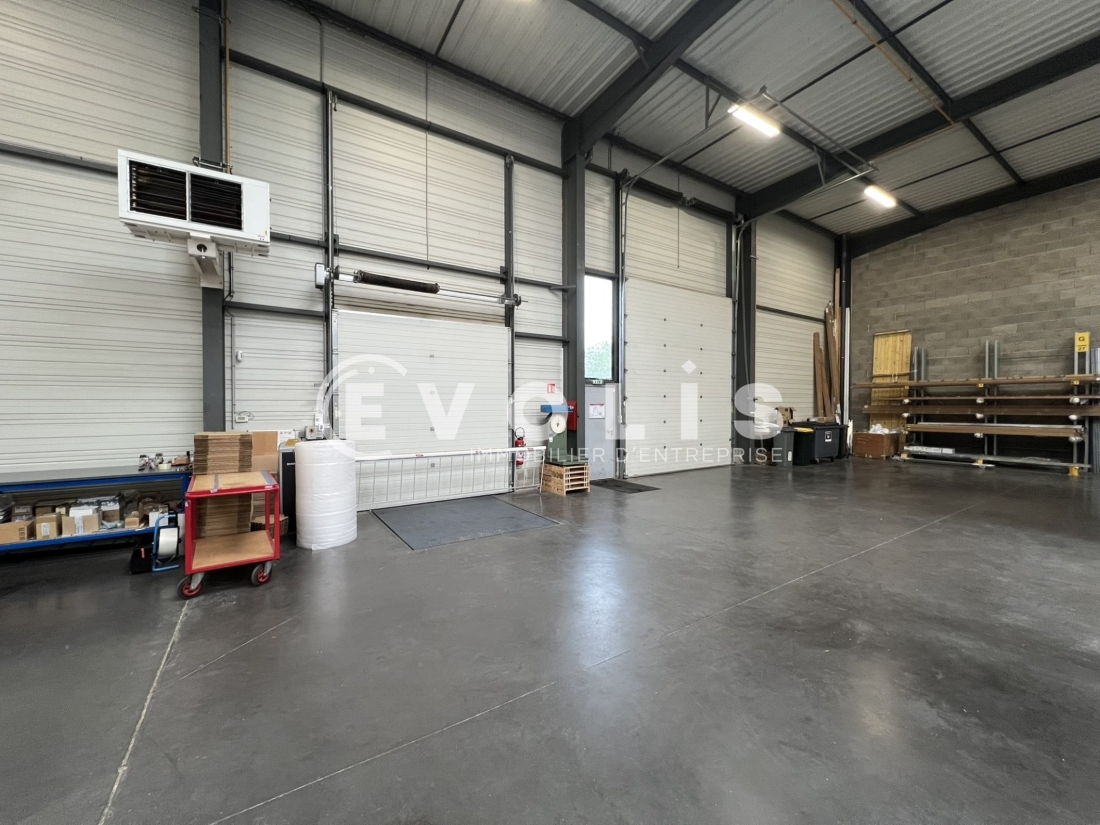 Photo 4 – location Entrepôts / activités	SAINT PRIEST (69800)