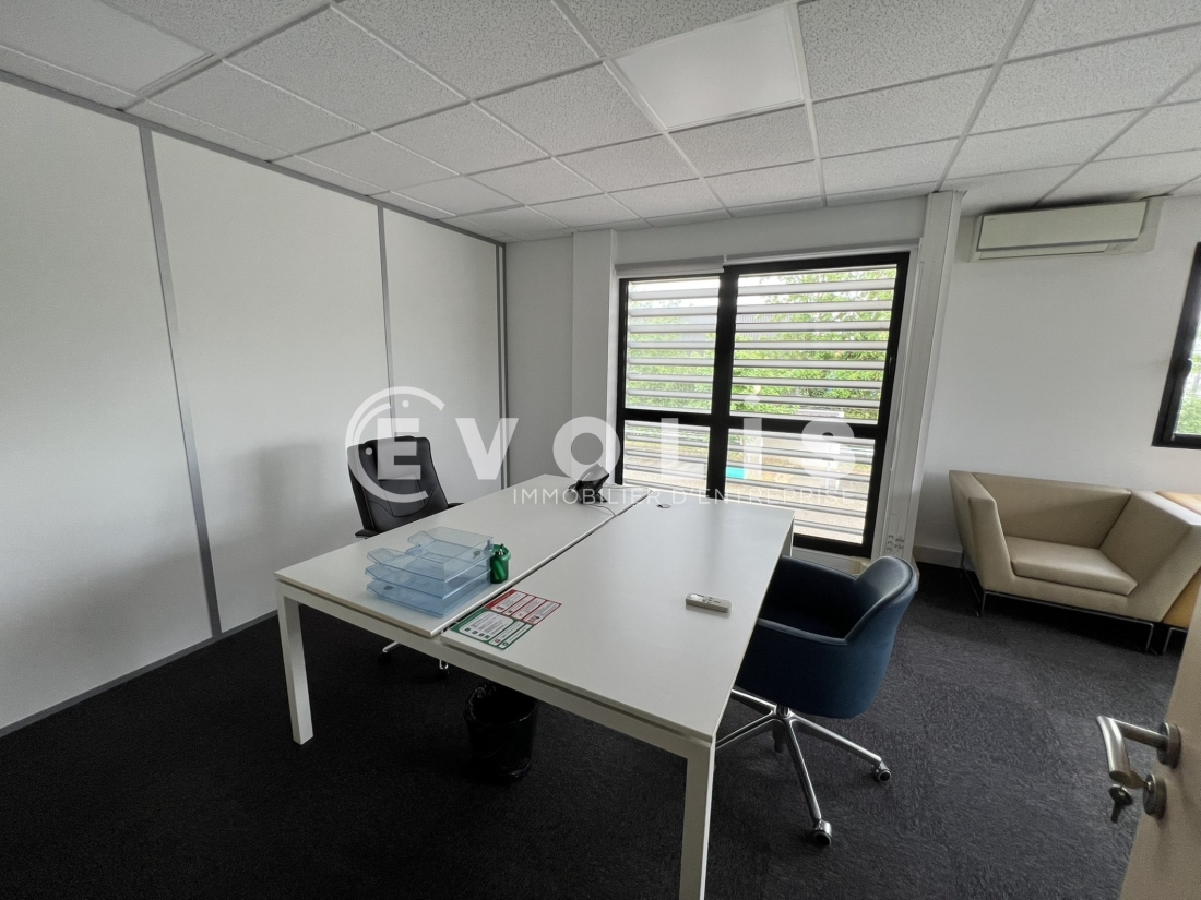 Photo 11 – location Entrepôts / activités	SAINT PRIEST (69800)