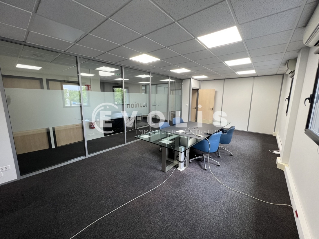 Photo 15 – location Entrepôts / activités	SAINT PRIEST (69800)
