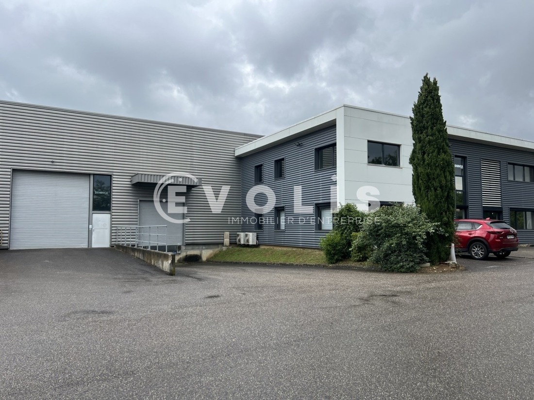 Photo 2 – location Entrepôts / activités	SAINT PRIEST (69800)