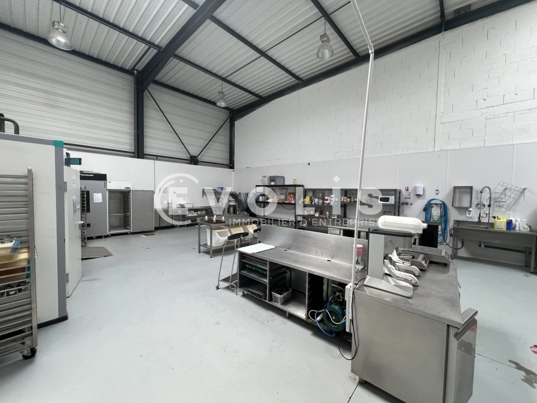 Photo 4 – location Entrepôts / activités	MIONS (69780)