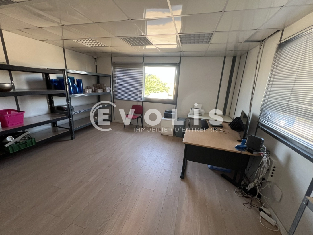 Photo 11 – location Entrepôts / activités	MIONS (69780)