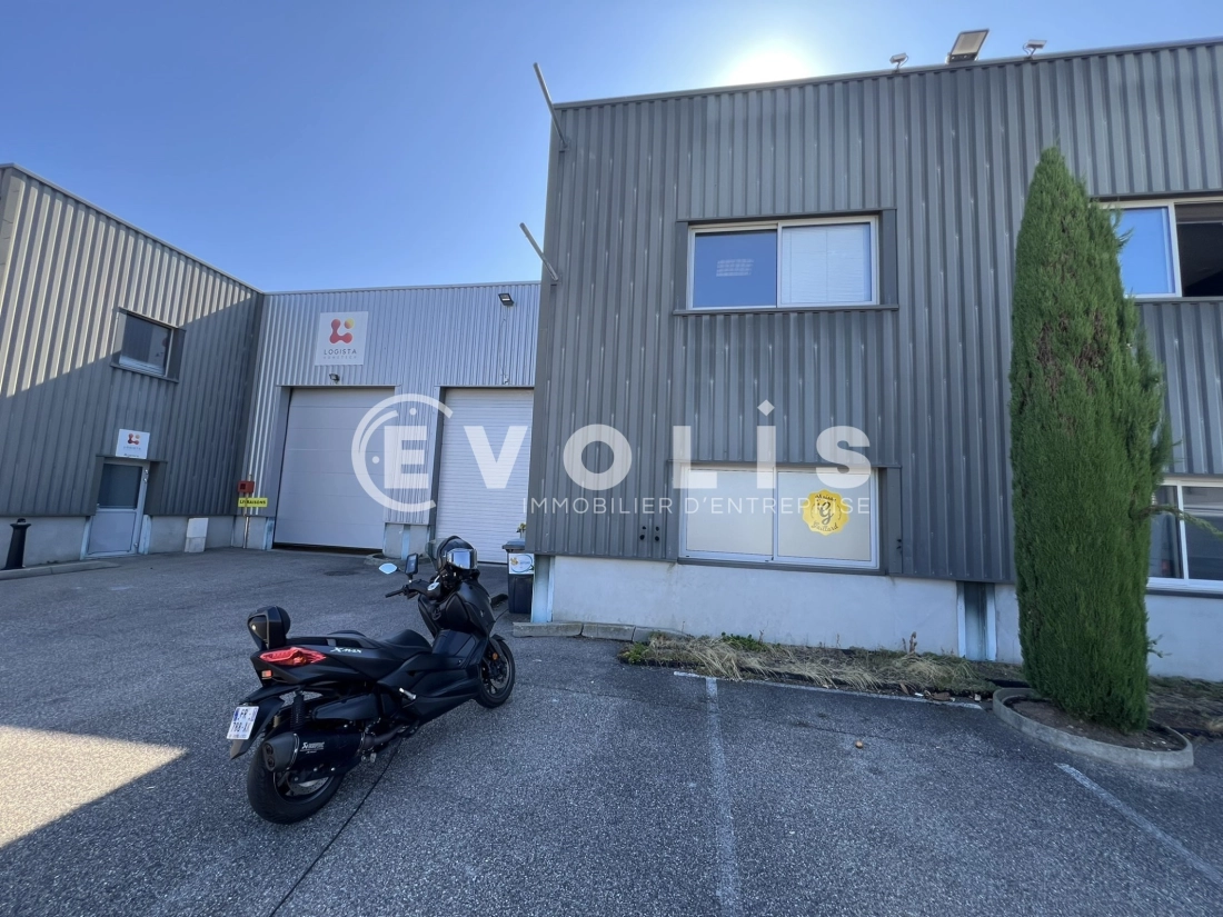 Photo 1 – location Entrepôts / activités	MIONS (69780)