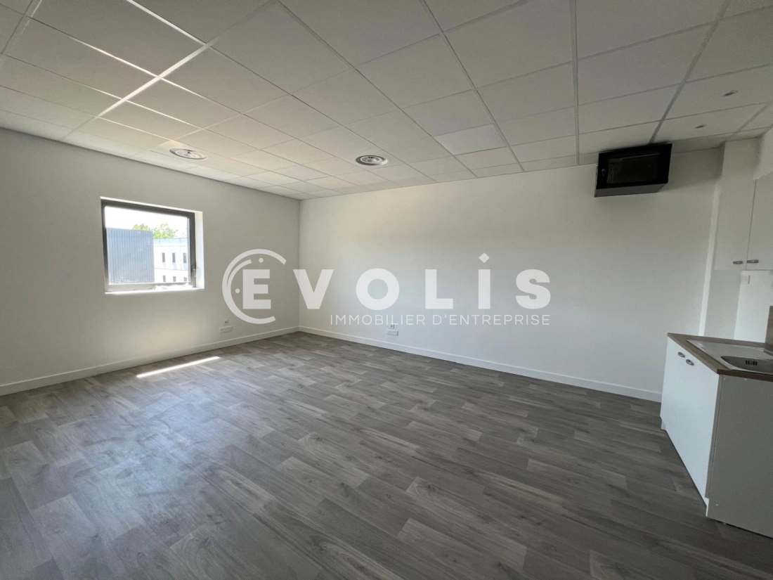 Photo 10 – location Entrepôts / activités	BRINDAS (69126)