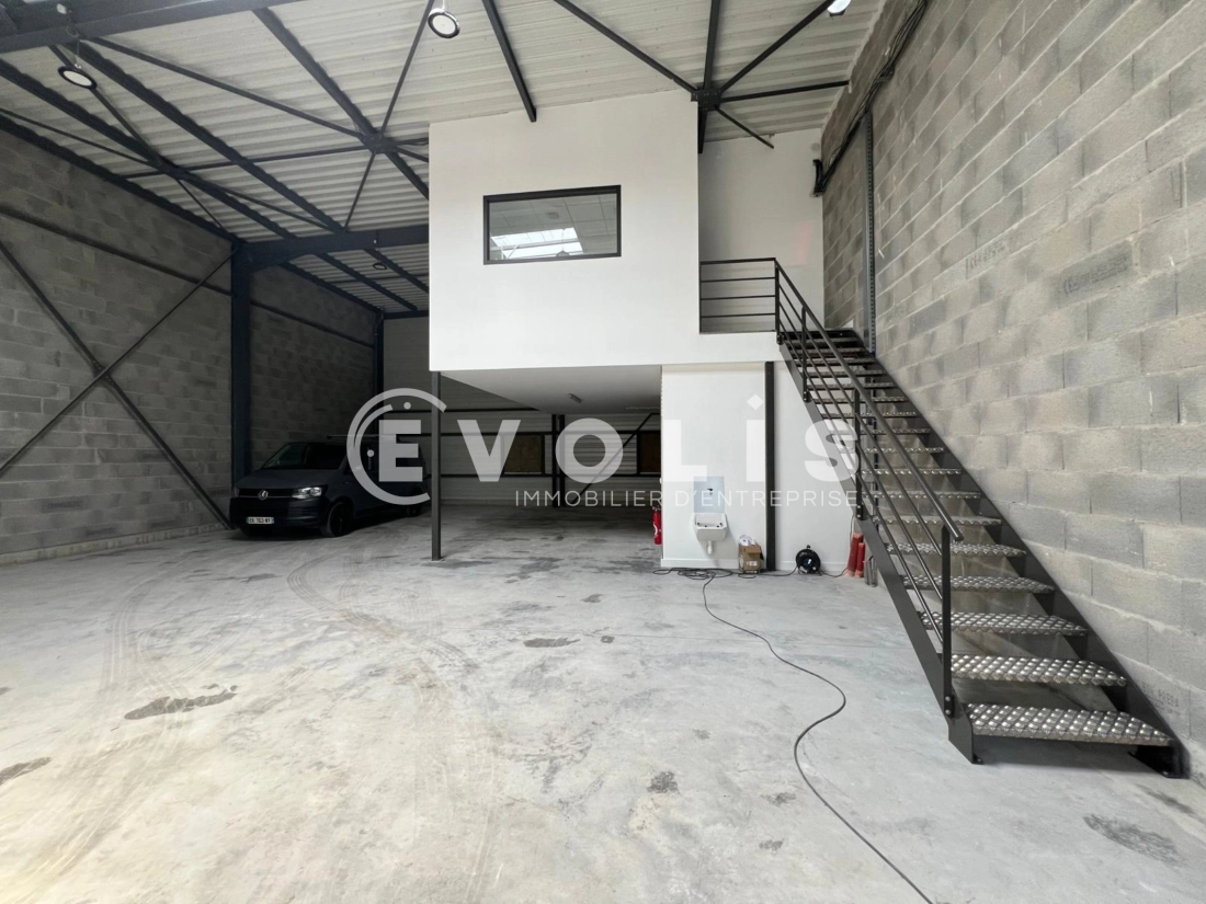 Photo 4 – location Entrepôts / activités	BRINDAS (69126)